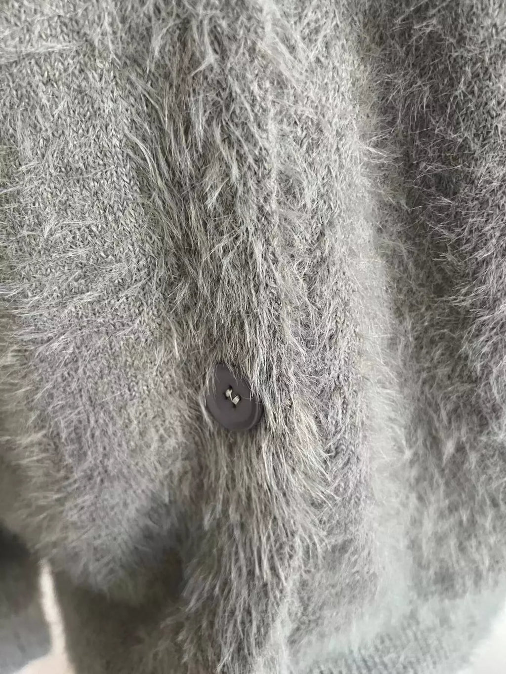 Gilet Lunelle – en mohair boutonné col V – photo produit 4