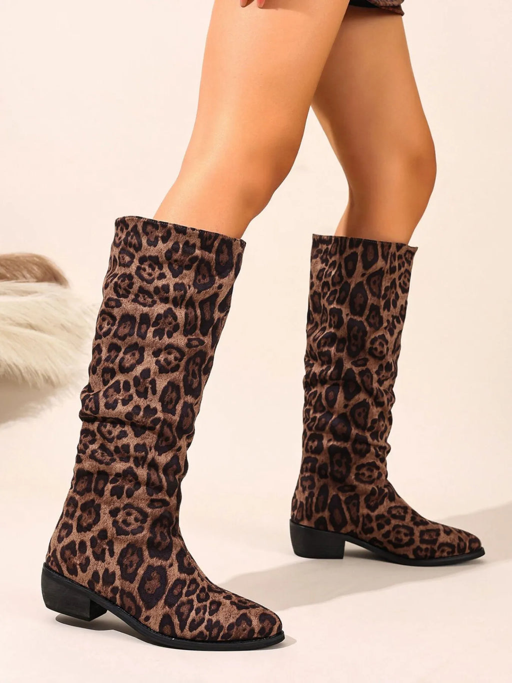 Bottines Inès pointues à talon carré – photo produit 4