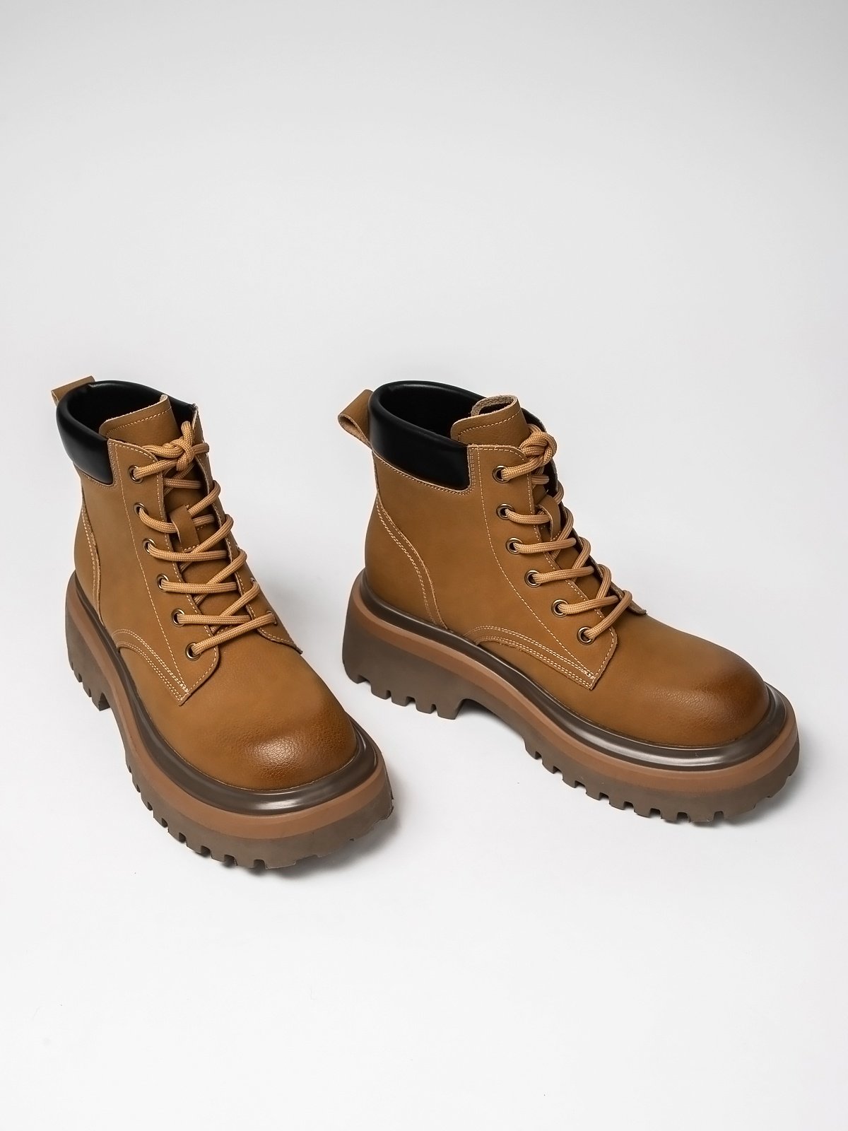 L’Arte Milano Women's Beige Leather Boots