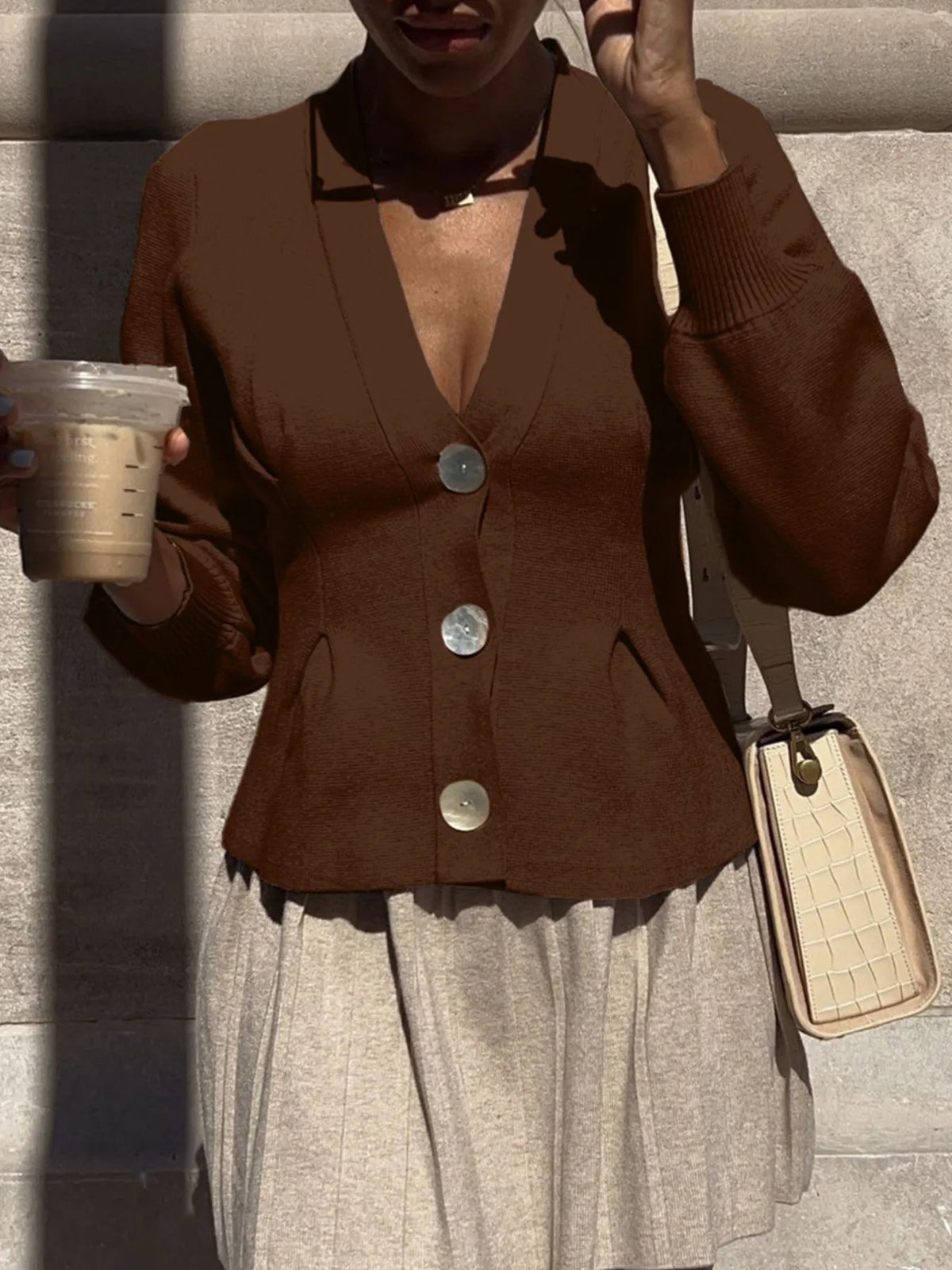 Gilet Céleste – en maille boutonné col V – photo produit 8