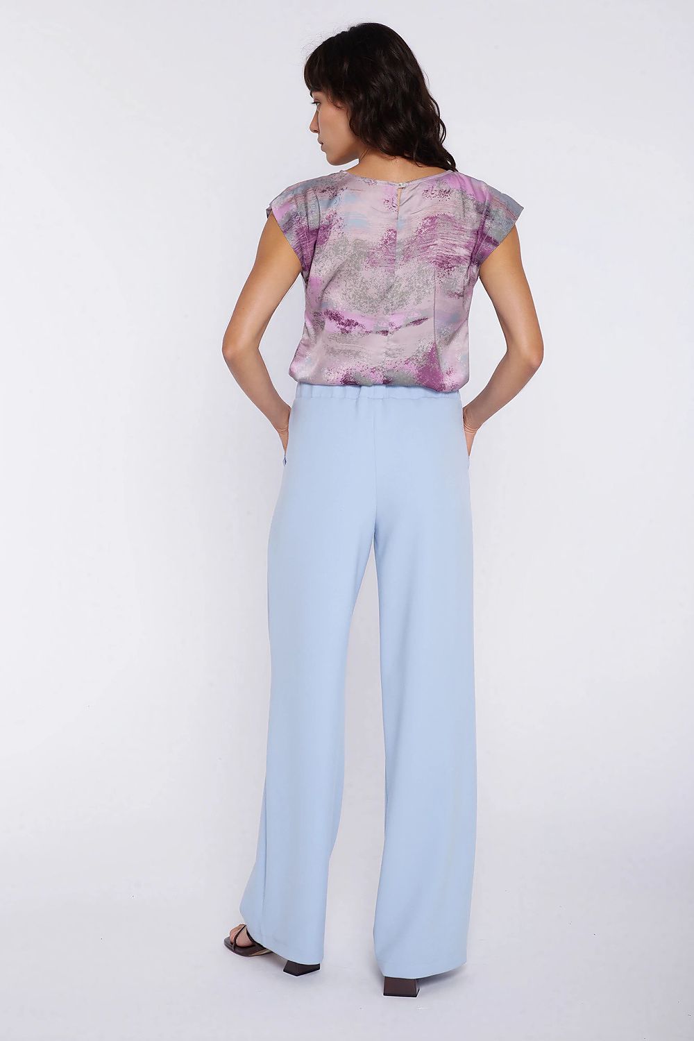 Women trousers model 225823 Nife 