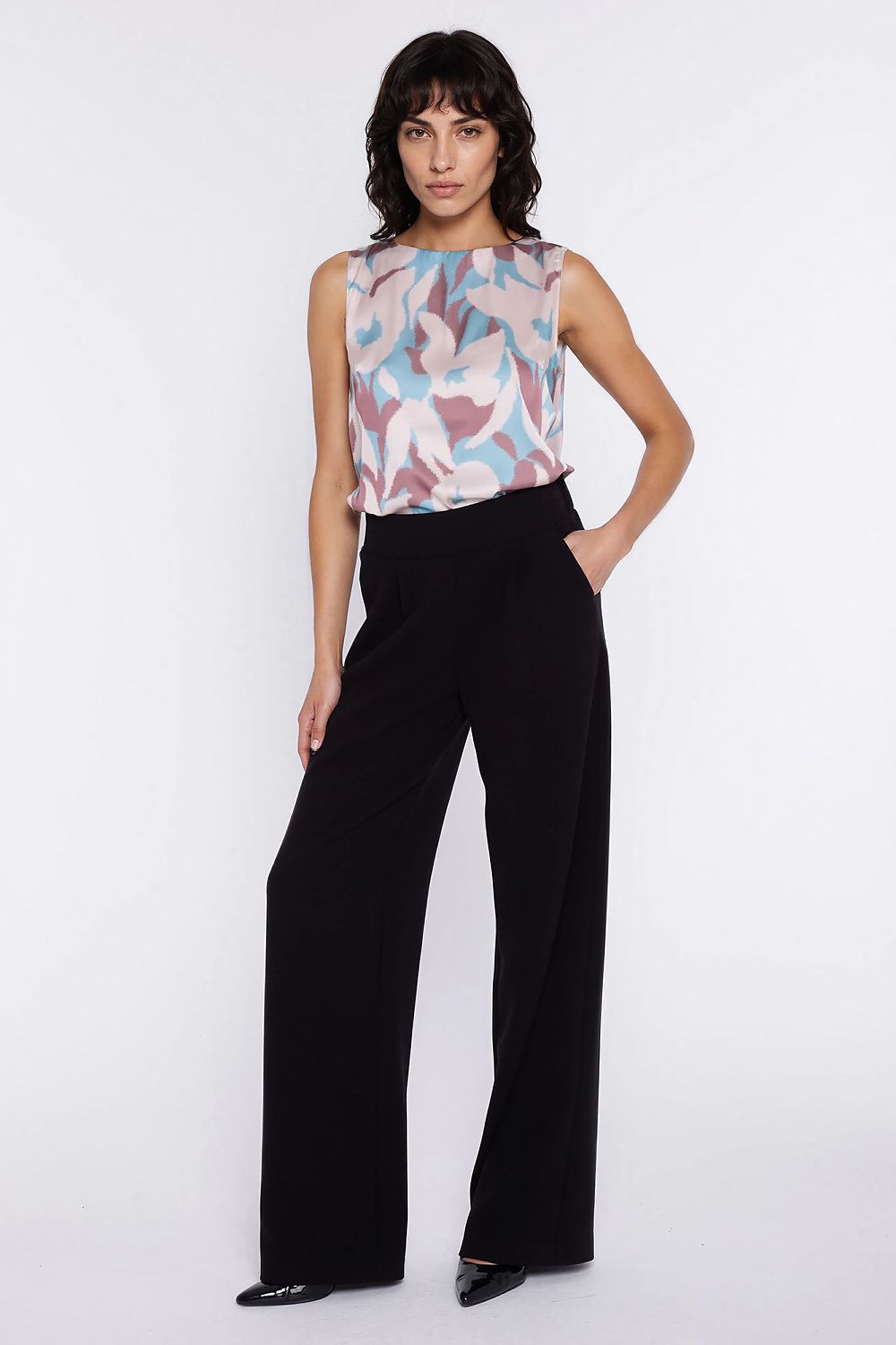  Women trousers model 225825 Nife 