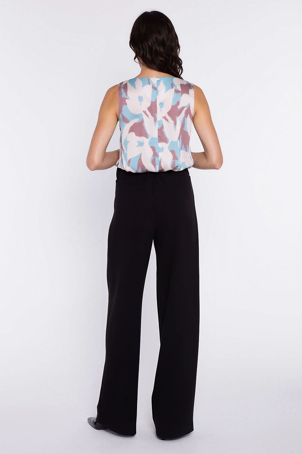  Women trousers model 225825 Nife 